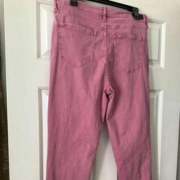 Rose colored slightly distressed ankle jeans - Picture 2 of 4